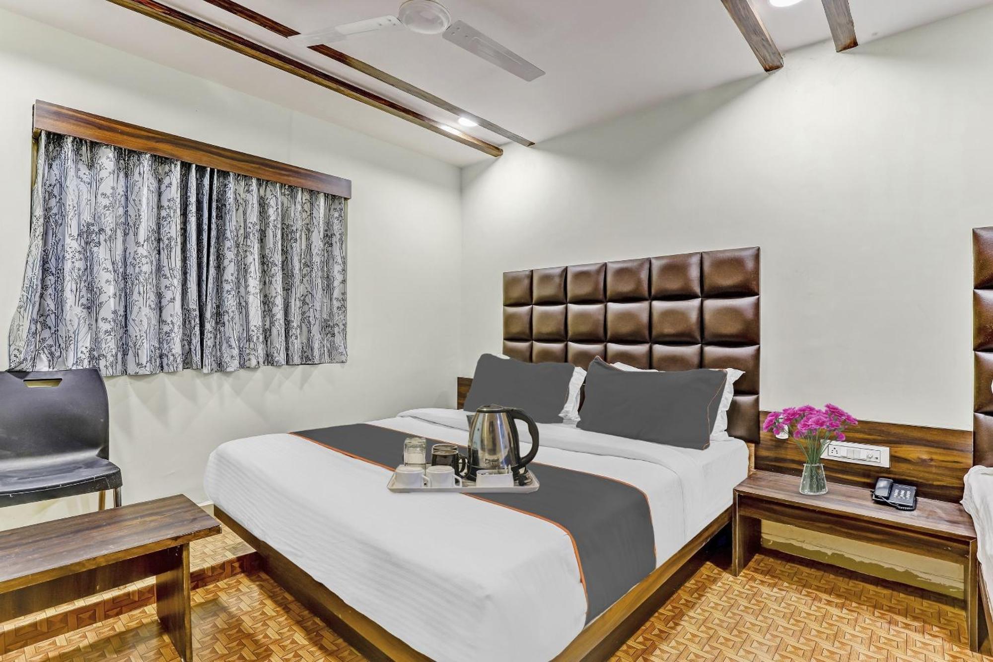 Hotel Collection O Laxmi Kuber Utrān Exterior foto