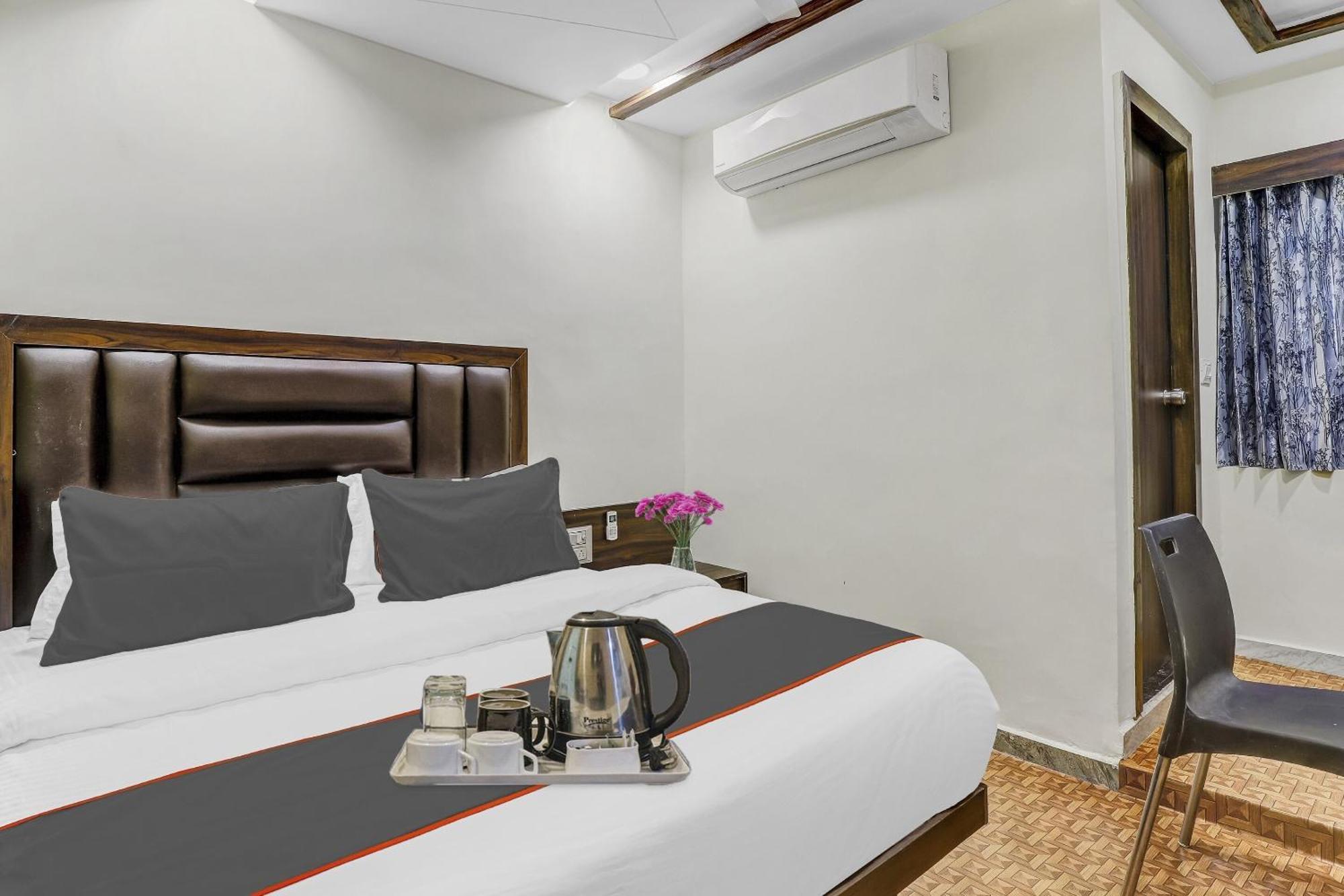 Hotel Collection O Laxmi Kuber Utrān Exterior foto